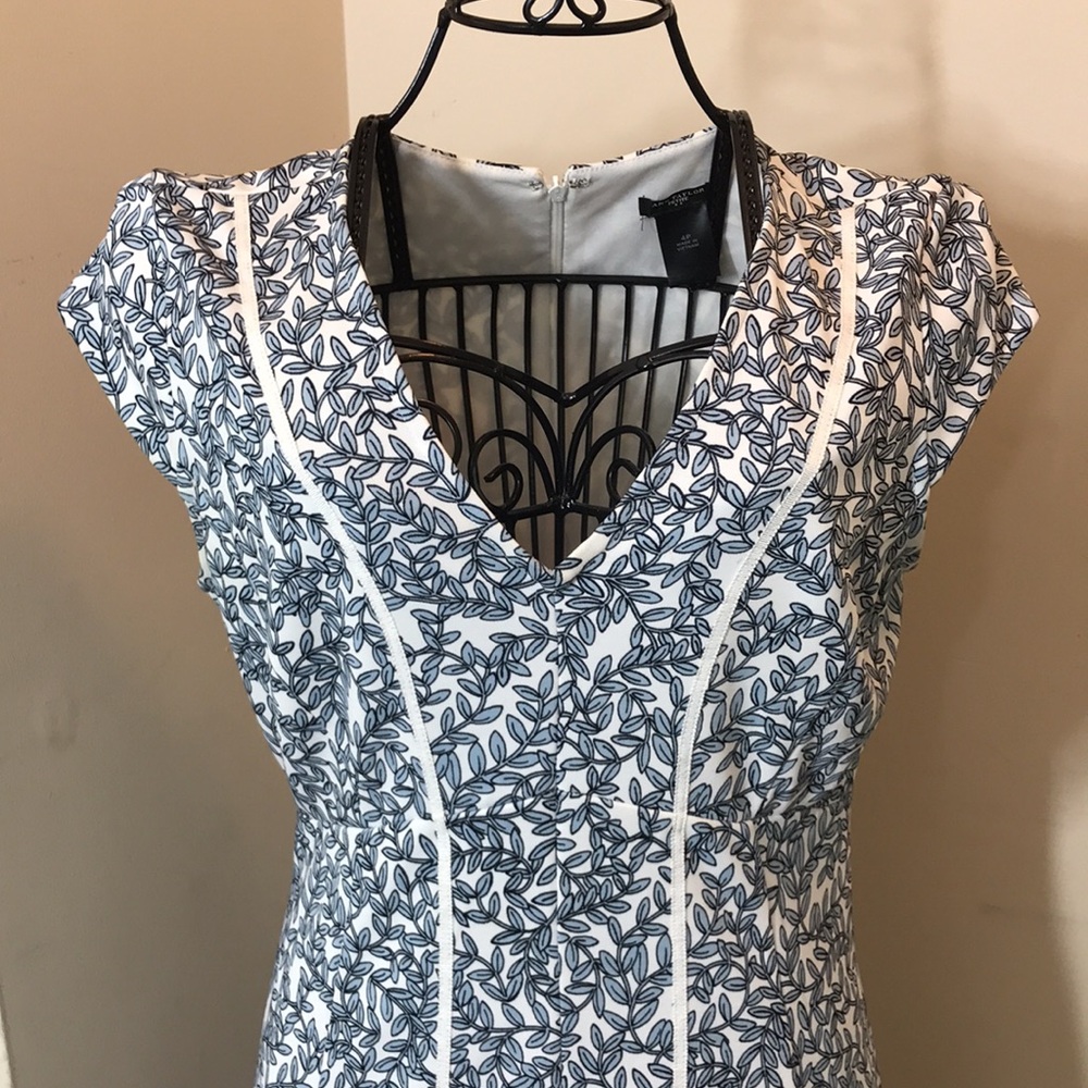 Ann Taylor Short Sleeve Blue, White & Black Floral Design V-Neck Dress